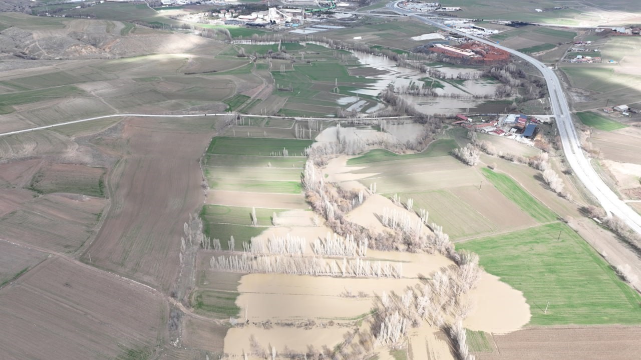 Son 20 yılın en yüksek miktarda yağışı görüldü, tarım arazileri sular altında kaldı
