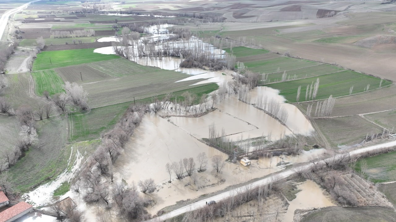 Son 20 yılın en yüksek miktarda yağışı görüldü, tarım arazileri sular altında kaldı
