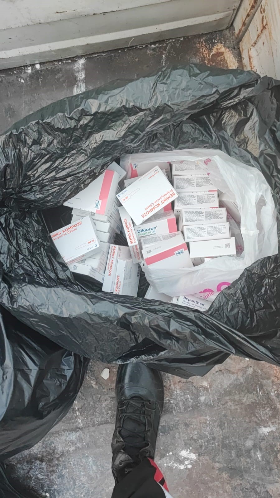 "Son Reçete" operasyonu: Usulsüz ilaç çetesi çökertildi
