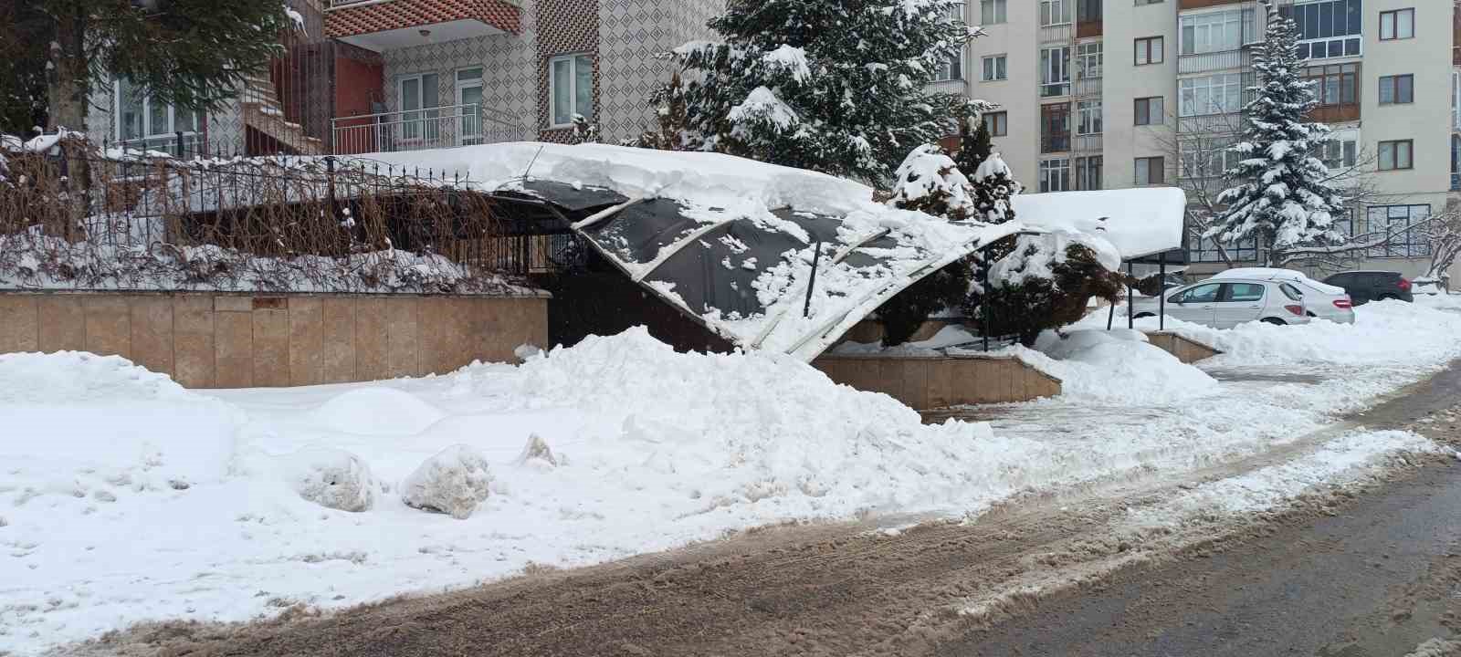 Son yılların en yoğun kar yağışı, hayatı olumsuz etkiledi
