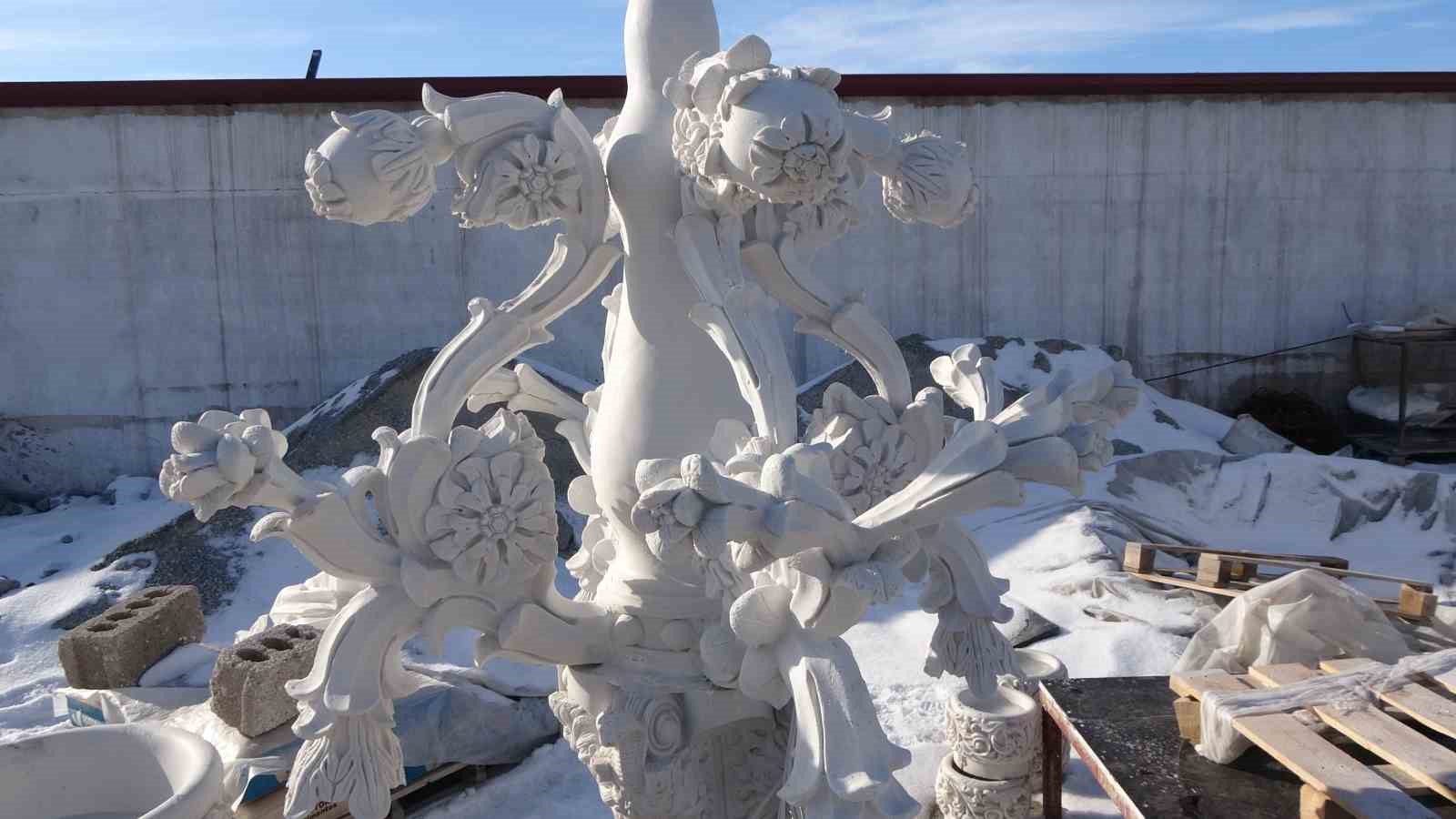 Sorgun Belediyesi atölyesinde 4 bin yıl ömürlü kuvars eserler üretiliyor
