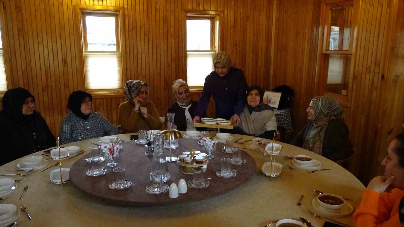 Sorgun Belediyesi kadınları temizlik ve bulaşık derdinden kurtardı
Sorgun Belediyesi kadınları temizlik ve bulaşık derdinden kurtardı