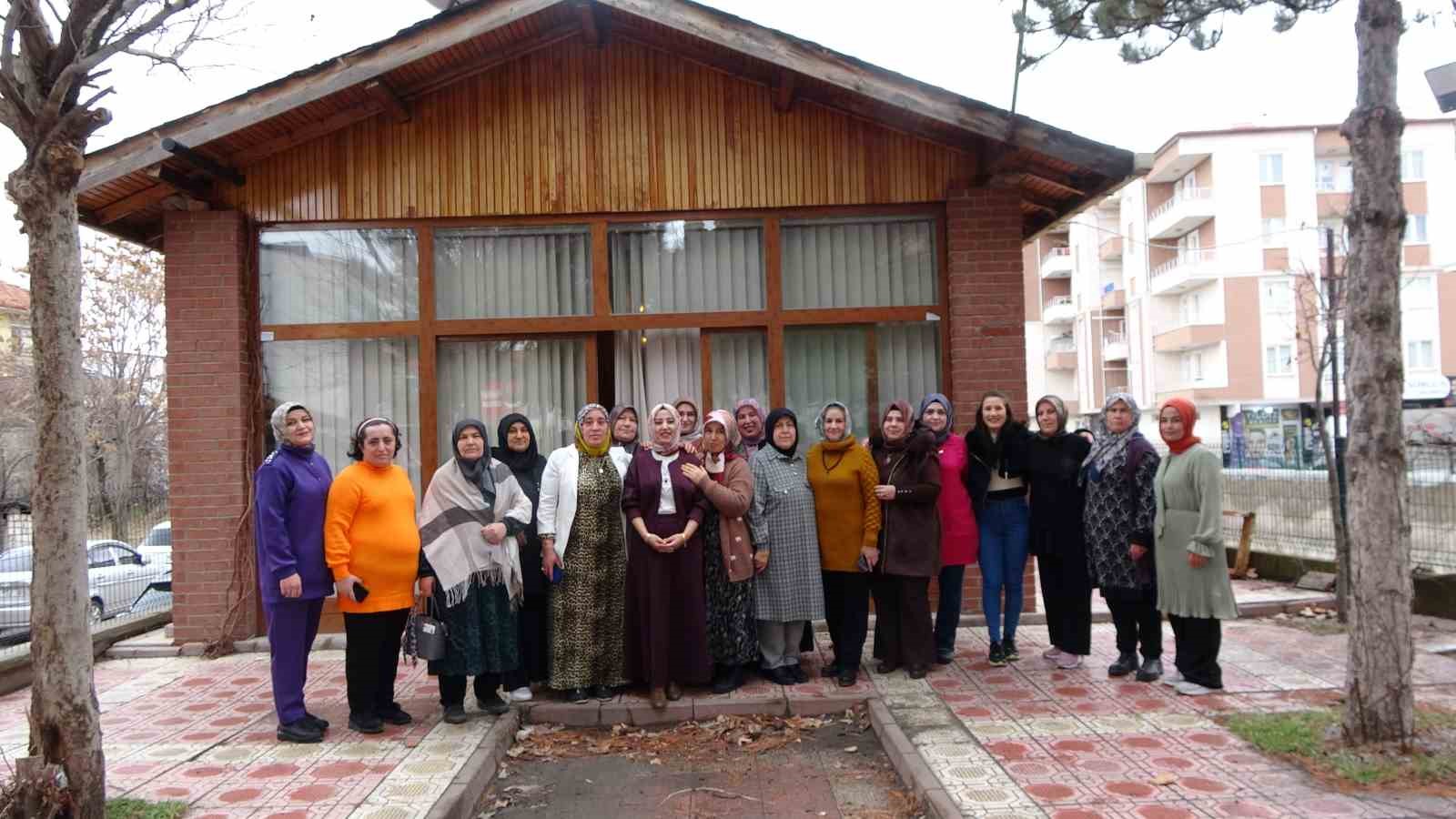 Sorgun Belediyesi kadınları temizlik ve bulaşık derdinden kurtardı
Sorgun Belediyesi kadınları temizlik ve bulaşık derdinden kurtardı