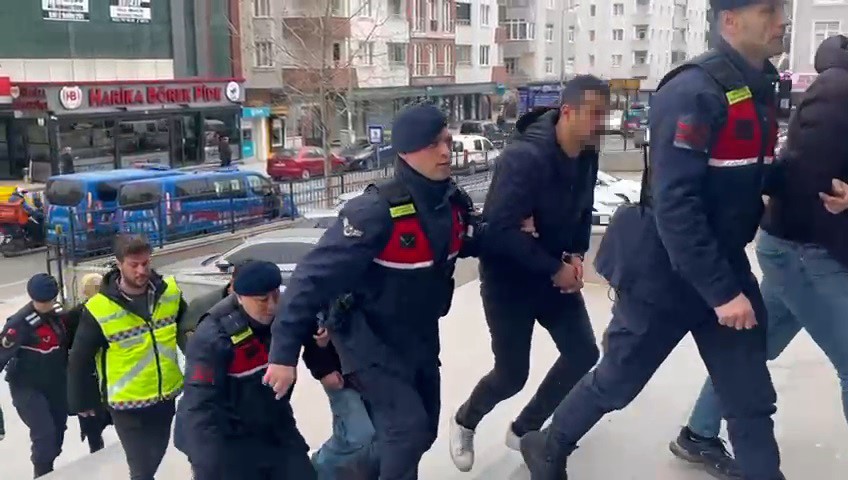 Sosyal medya dolandırıcıları yakalandı
