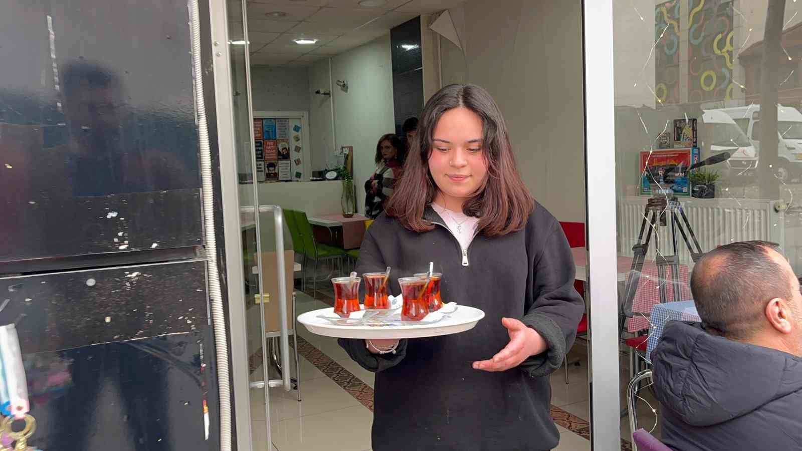 Sosyal medya yerine hayaline odaklandı, 3 sene çalışıp biriktirdiği para ile 18 yaşında kafe açtı
