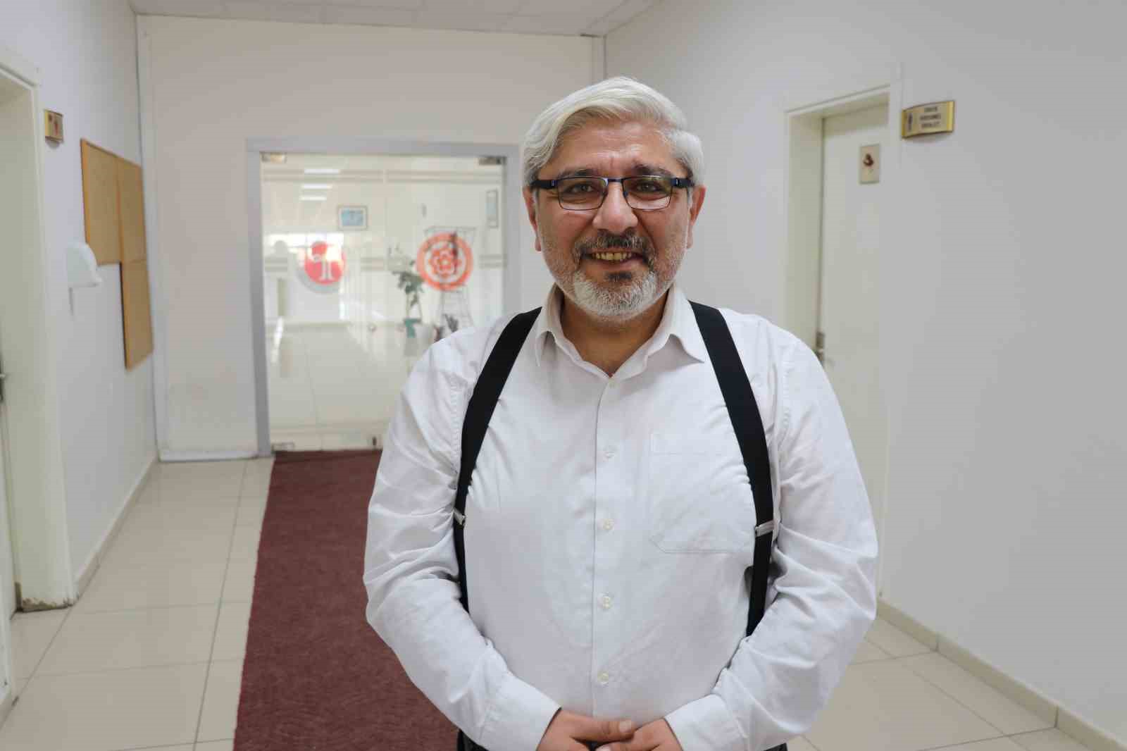 Sosyal medyada kontrol elden gidebiliyor, söylenmeyecek sözler kolayca ifade ediliyor
Sosyal medyada kontrol elden gidebiliyor, söylenmeyecek sözler kolayca ifade ediliyor