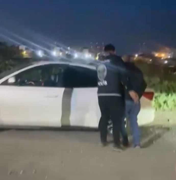 Sosyal medyada polis yeleği giyerek yayın yapan şahıs gözaltına alındı
