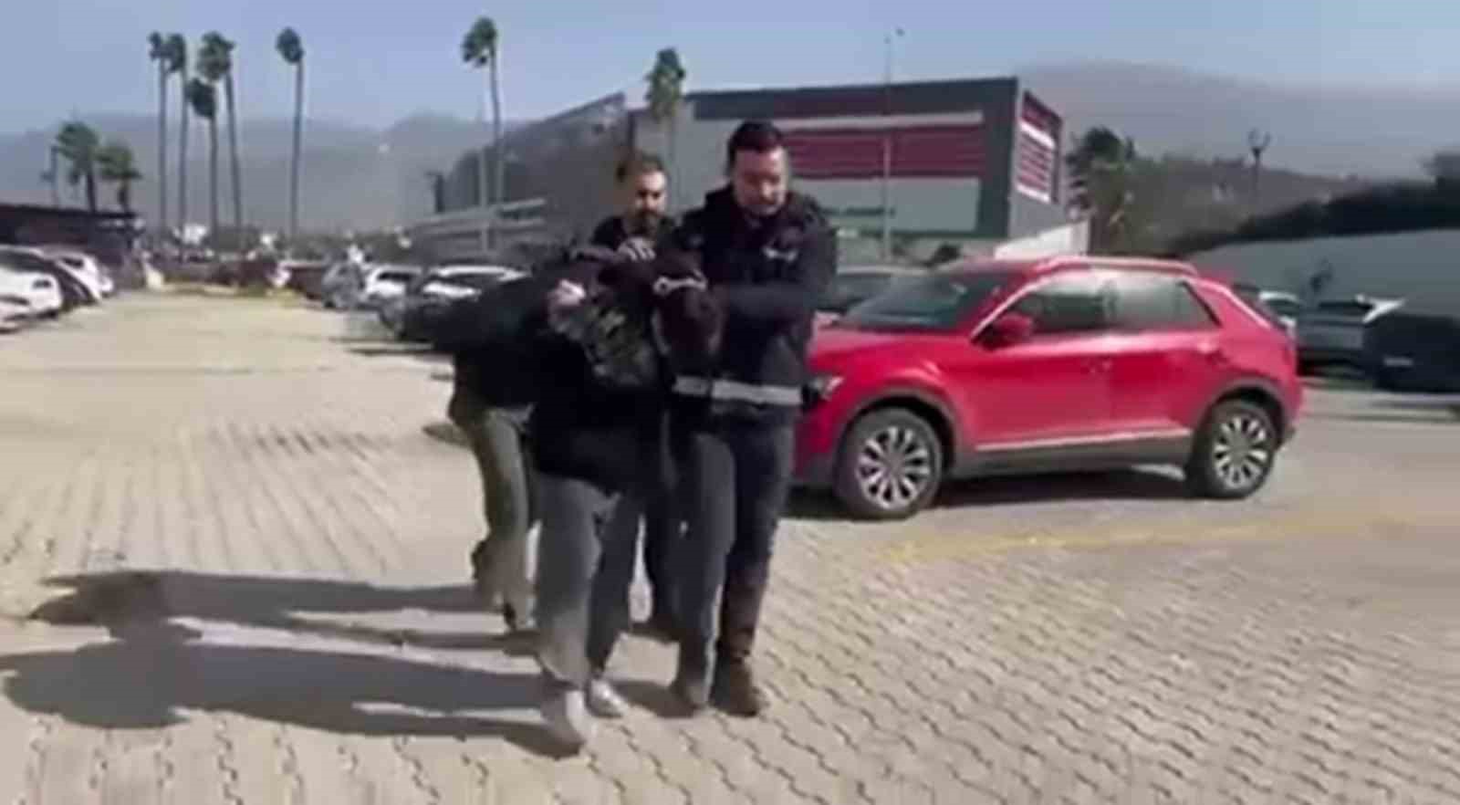 Sosyal medyadan kandırıp tecavüz ettiler, parasını ve telefonunu gasp ettiler
