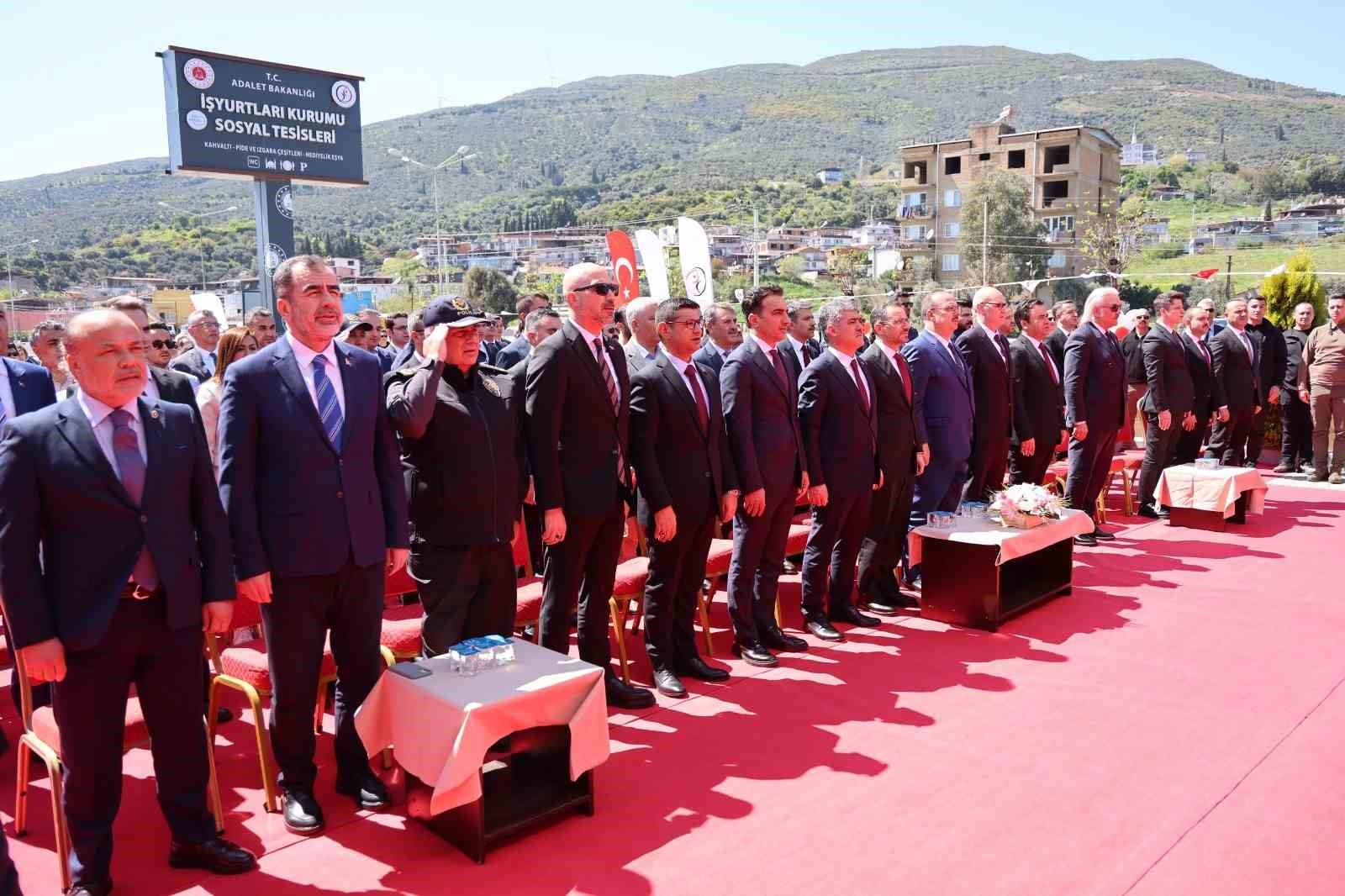 Sosyal Tesise dönüşen Söke Eski Cezaevi restoran ve satış ofisi törenle açıldı
Sosyal Tesise dönüşen Söke Eski Cezaevi restoran ve satış ofisi törenle açıldı