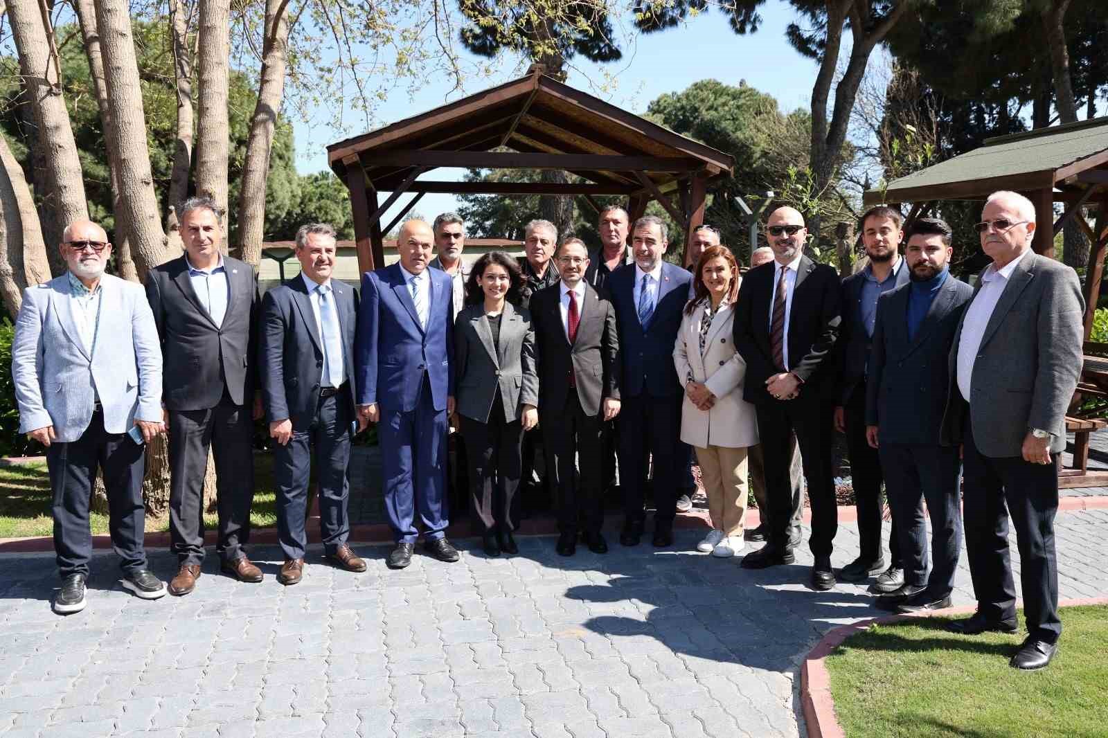 Sosyal Tesise dönüşen Söke Eski Cezaevi restoran ve satış ofisi törenle açıldı
Sosyal Tesise dönüşen Söke Eski Cezaevi restoran ve satış ofisi törenle açıldı