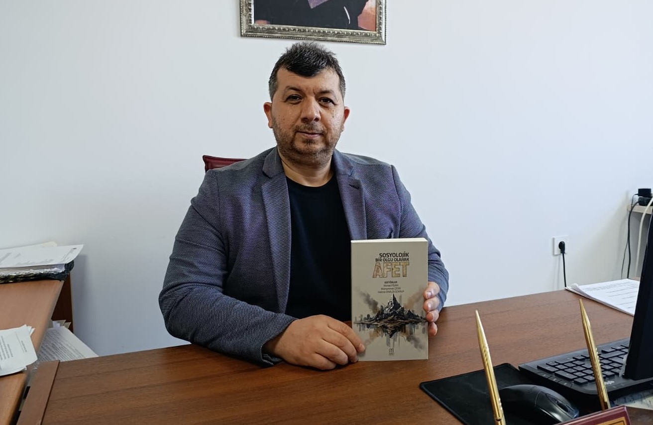 "Sosyolojik Bir Olgu Olarak Afet" kitabı 6 Şubat deprem şehitlerine ithaf edildi
