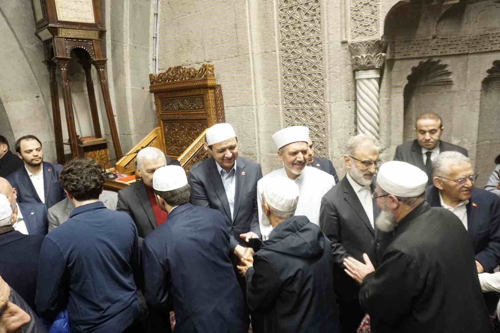 SP Genel Başkanı Mahmut Arıkan, Kayserili vatandaşlarla bayramlaştı
