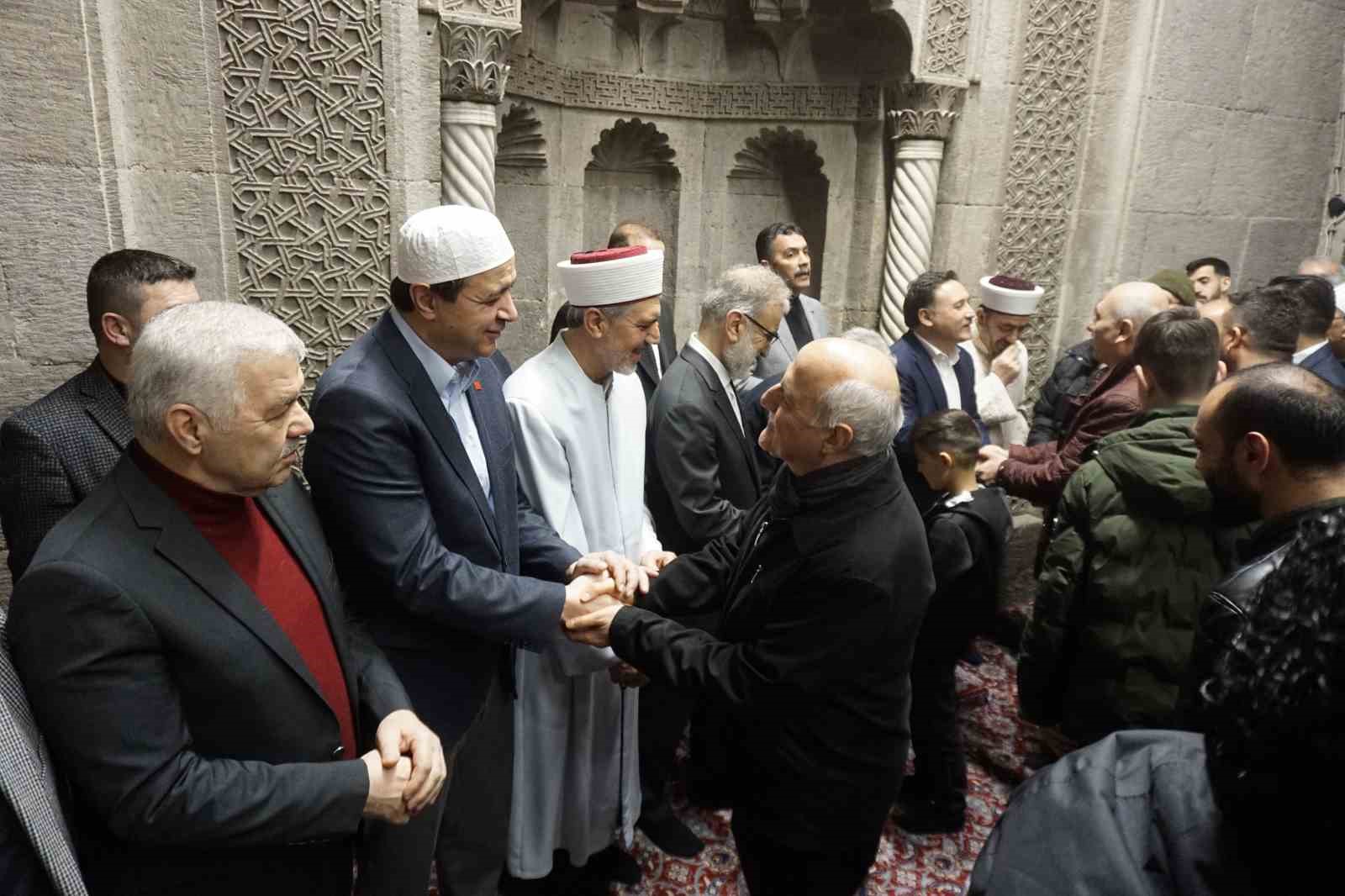 SP Genel Başkanı Mahmut Arıkan, Kayserili vatandaşlarla bayramlaştı
