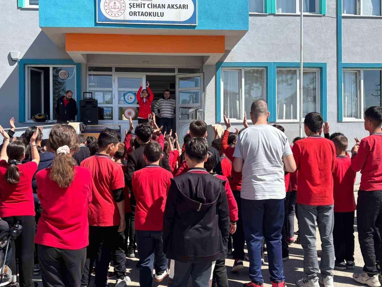 Spor branşlarını deneyimleyerek tanıyorlar
