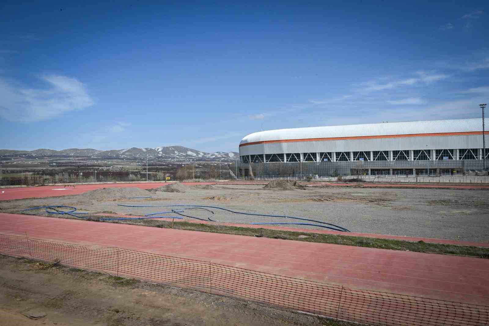 Spor Köyü atletizm pisti inşaatına başlandı
Spor Köyü atletizm pisti inşaatına başlandı