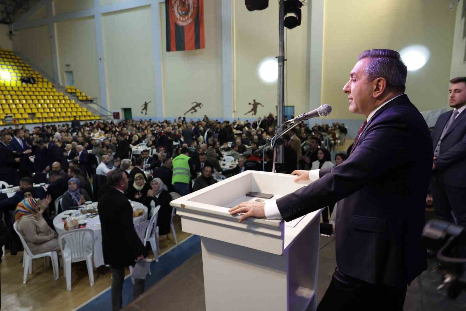 Spor salonunda 2 bin kişi iftar sofrasında buluştu
