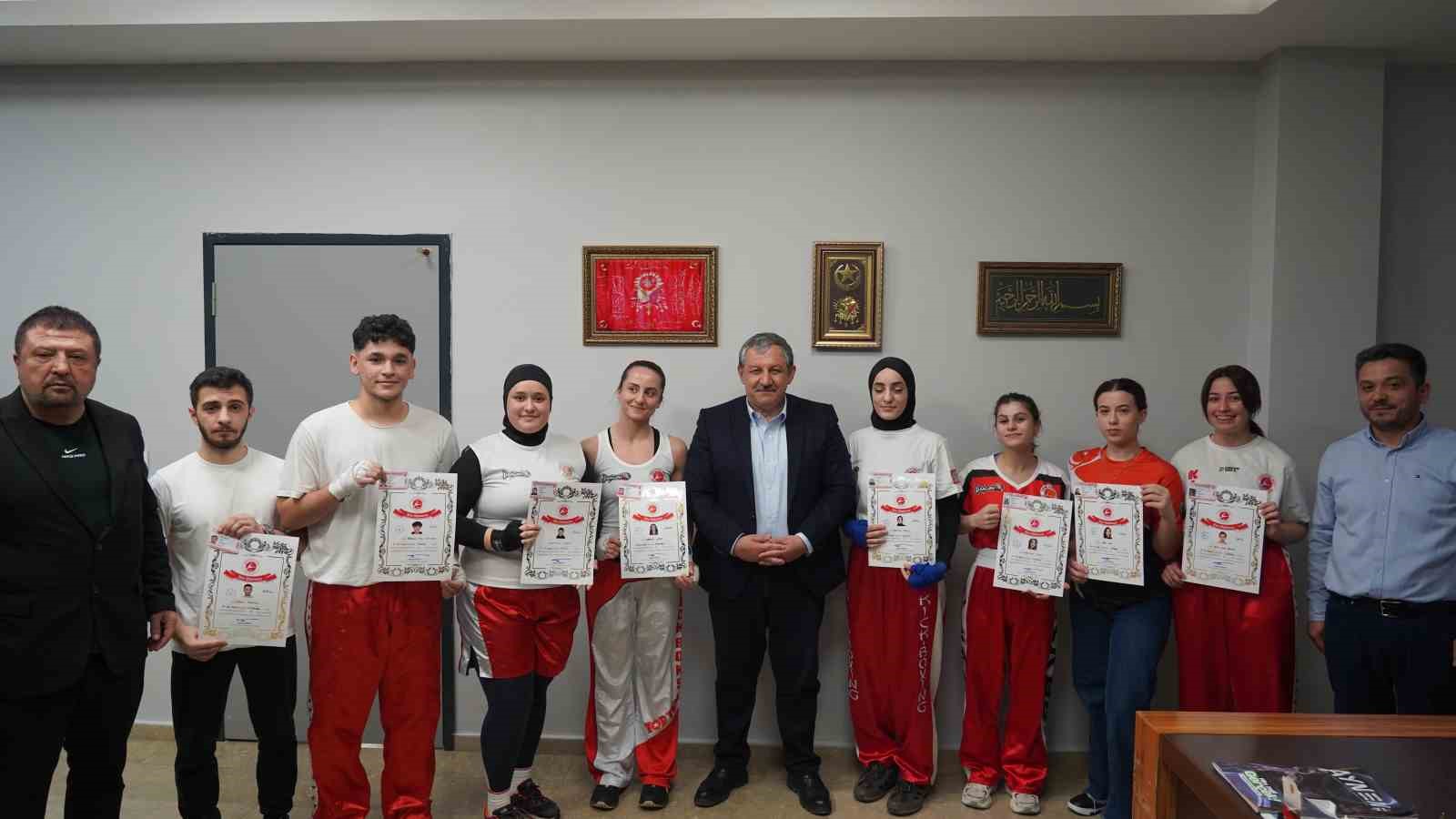 Sporcular siyah kuşak için ter döktü
