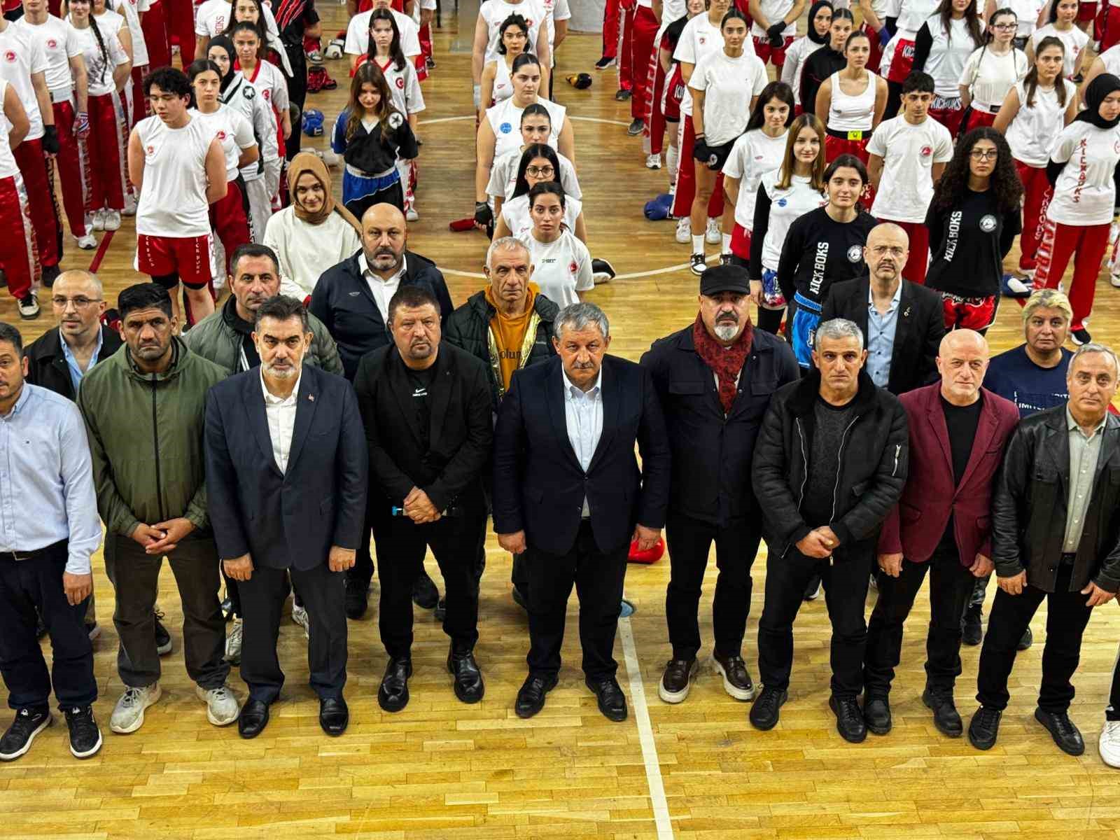 Sporcular siyah kuşak için ter döktü
