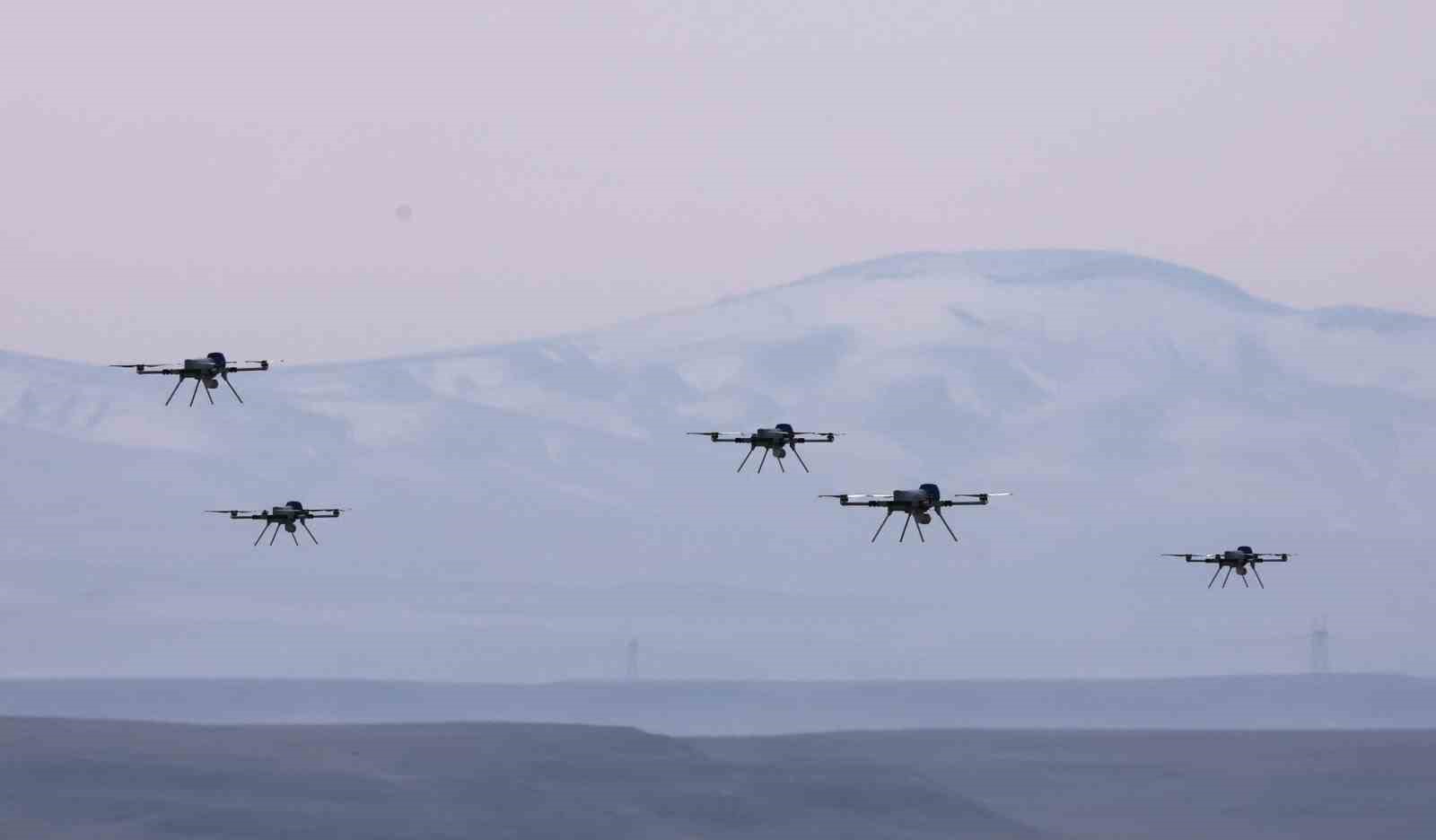 STM’nin sürü İHA’ları, gerçek mühimmatla hedefi vurdu
