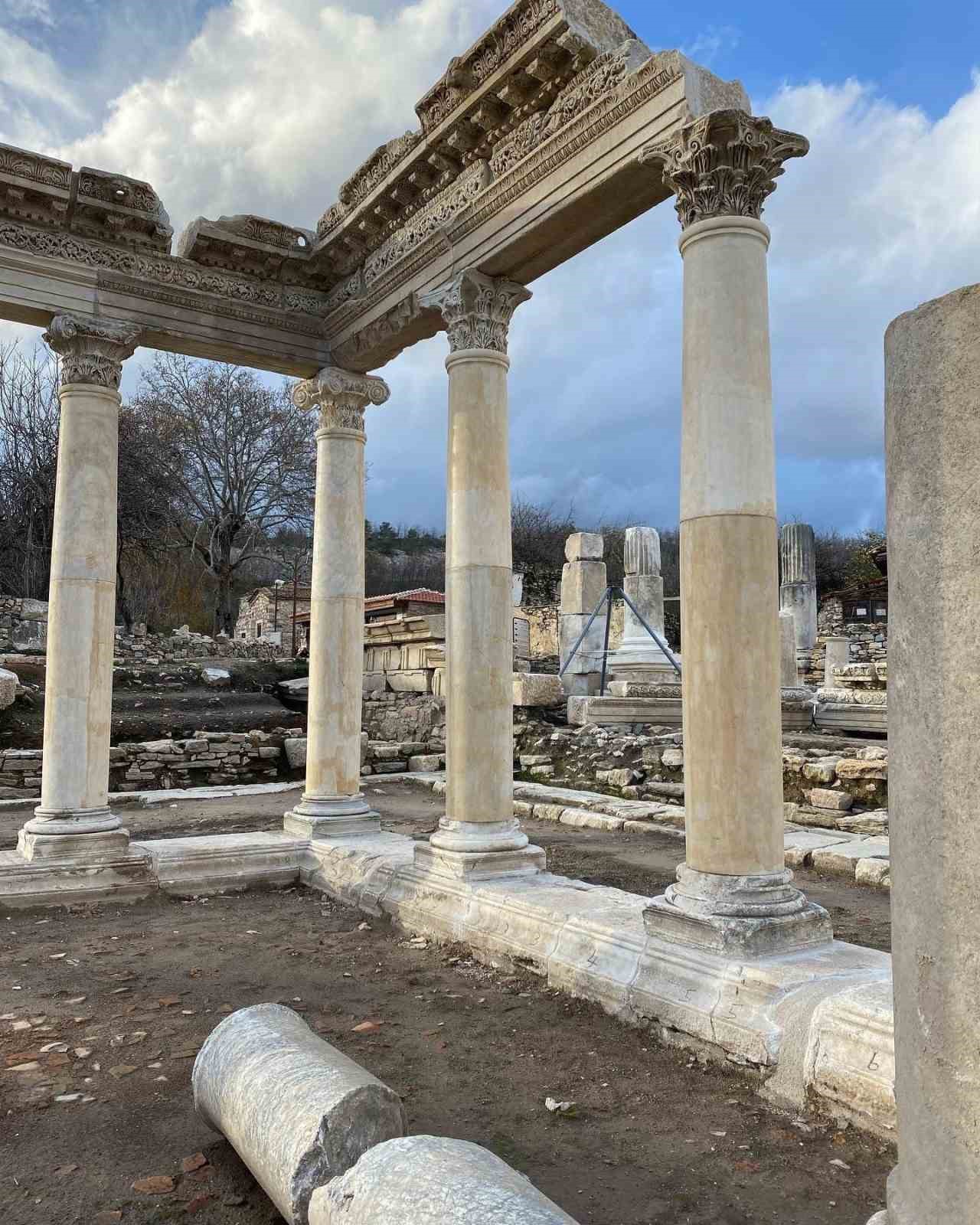 Stratonikeia ve Lagina kazılarında geleceğin restoratörleri yetişiyor
