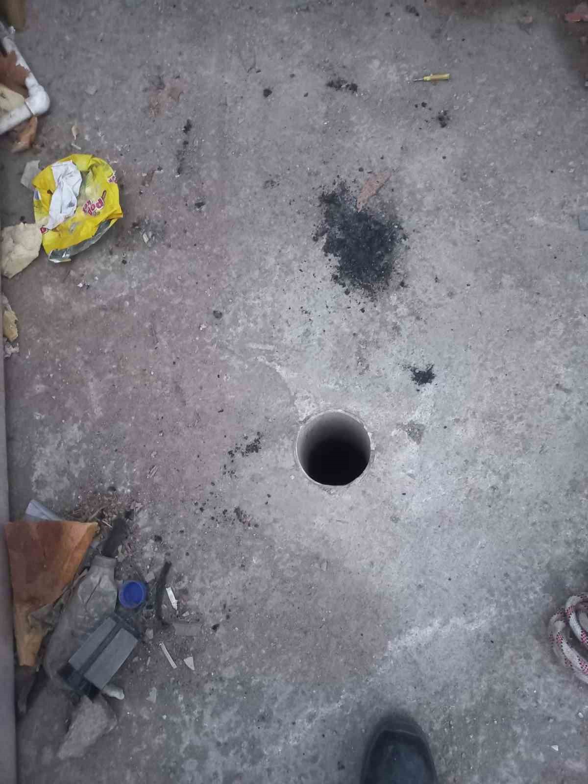 Su pompası deliğine düşen yavru kediyi itfaiye kurtardı
