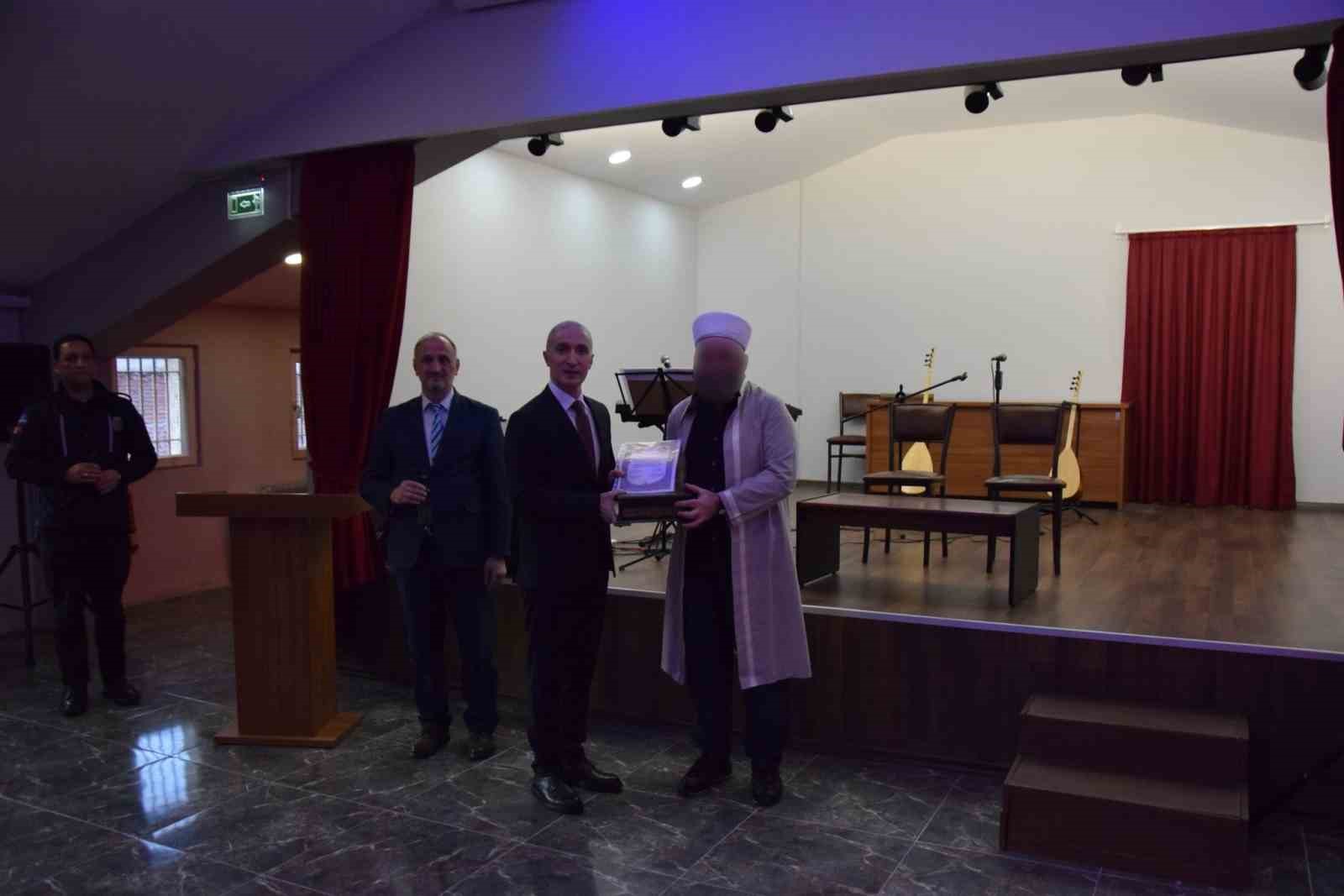 Suç işleyerek girdikleri cezaevinde hafız oldular
