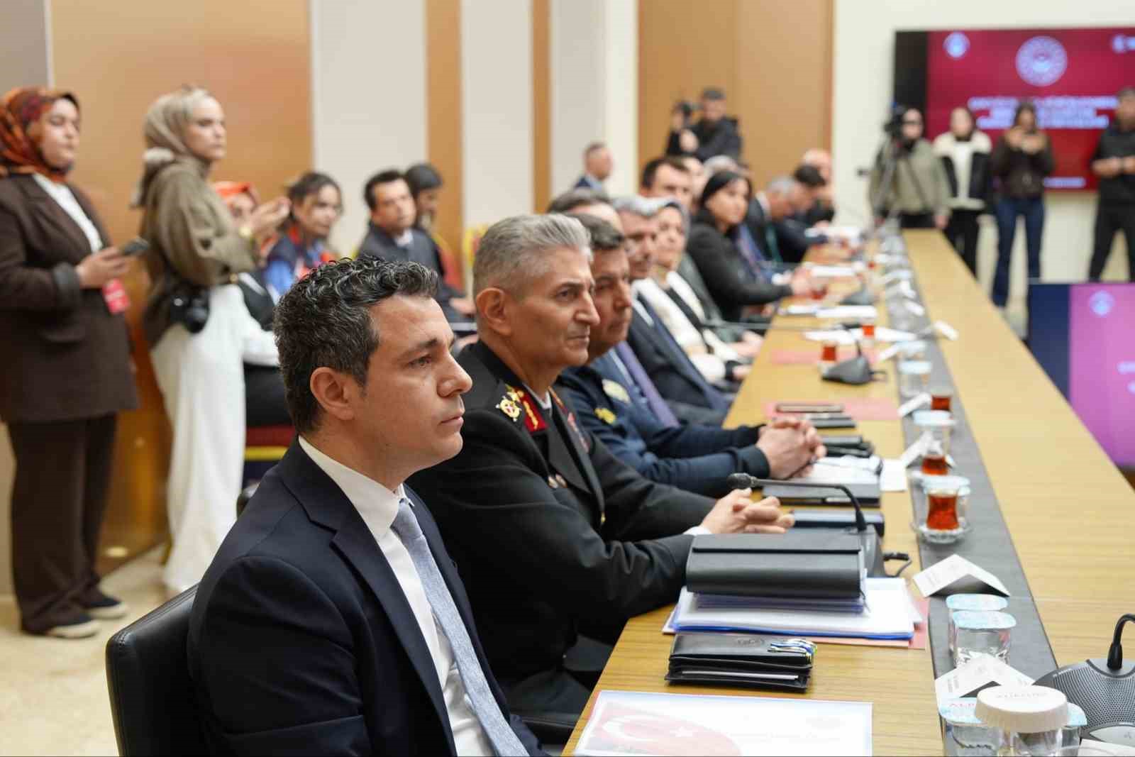 Suça sürüklenen çocuklar için ’Sosyal Risk Haritası’ oluşturuldu
Suça sürüklenen çocuklar için ’Sosyal Risk Haritası’ oluşturuldu