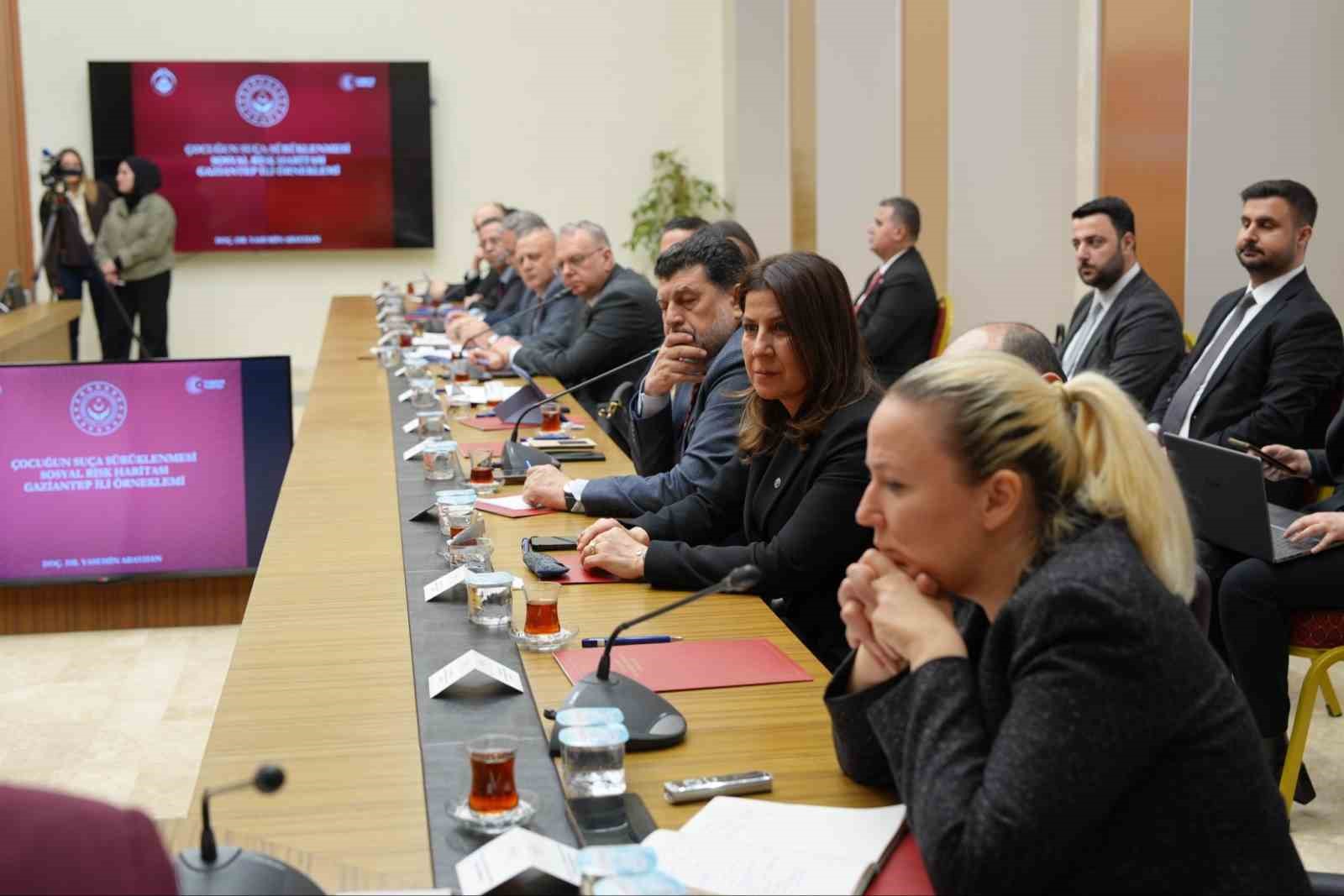 Suça sürüklenen çocuklar için ’Sosyal Risk Haritası’ oluşturuldu
Suça sürüklenen çocuklar için ’Sosyal Risk Haritası’ oluşturuldu