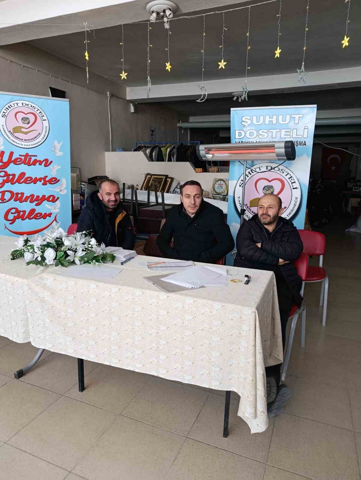 Şuhut’ta Ramazan bereketi: 270 çocuğa giysi yardımı yapıldı
