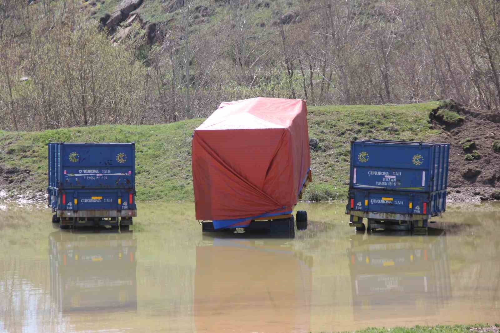 Sular altında kalan tarım arazileri dron ile görüntülendi
