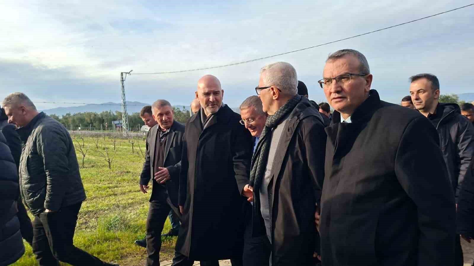 Süleyman Soylu, başdanışmanı Harun Akın’ın ağabeyinin cenazesine katıldı
