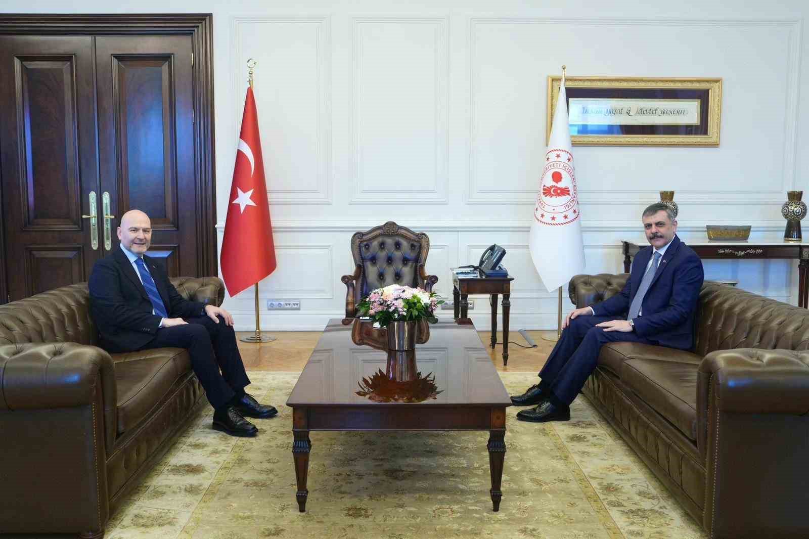 Süleyman Soylu’dan İçişleri Bakanı Çiftçi’ye "hayırlı olsun" ziyareti
Süleyman Soylu’dan İçişleri Bakanı Çiftçi’ye "hayırlı olsun" ziyareti