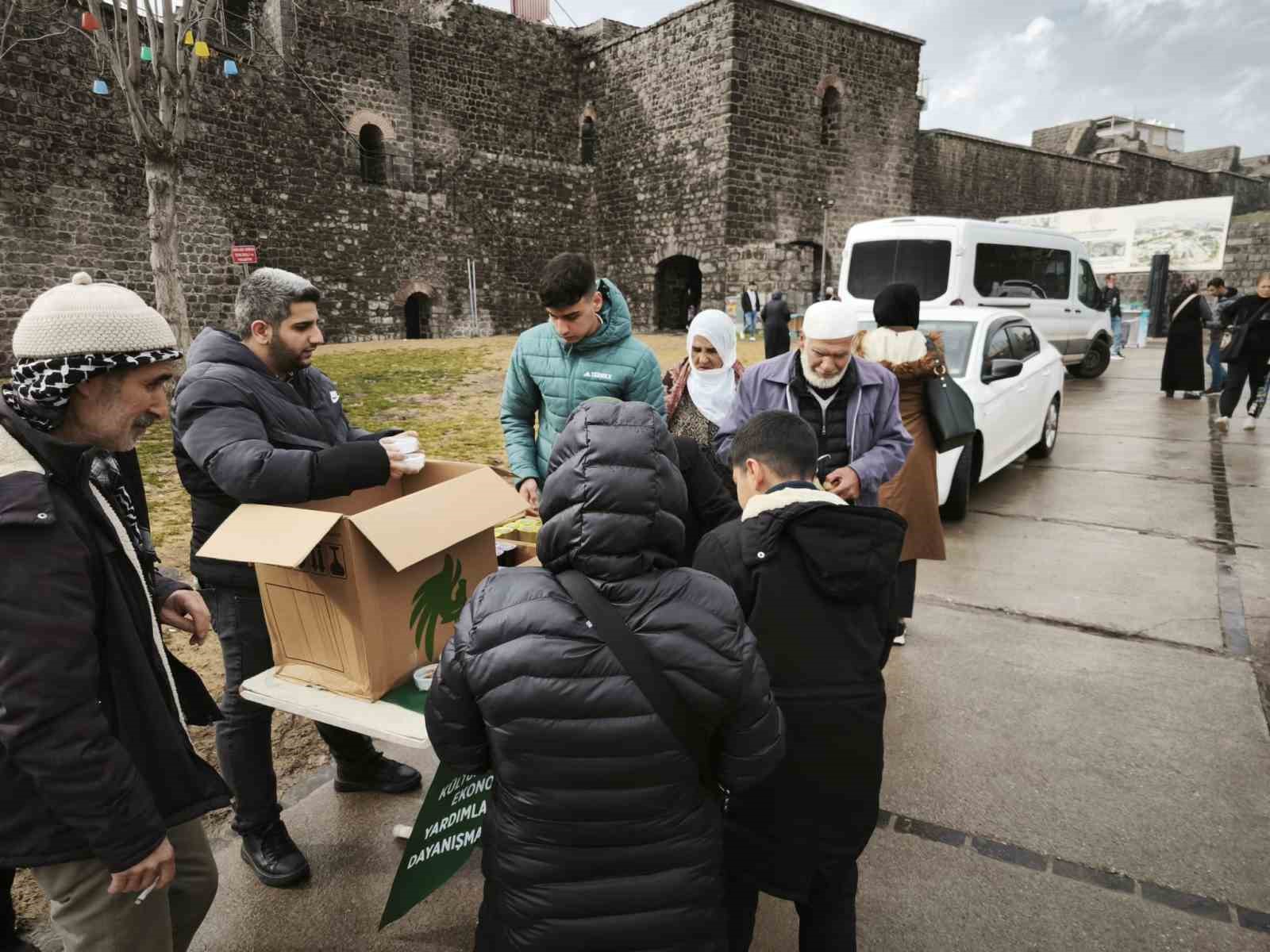 Sultan Şeyhmus EZ-ZULİ Derneği’nden Berat Kandili ikramı
