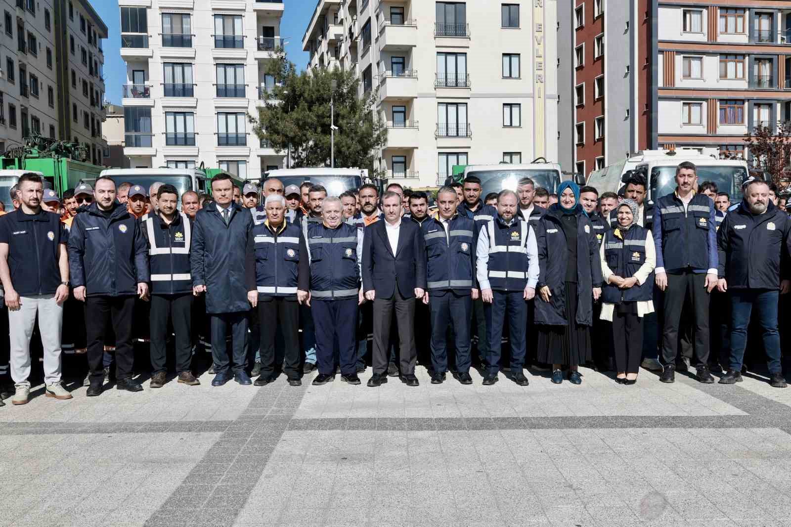 Sultanbeyli’de 66 araç ve 482 personelle ‘bahar temizliği’ başladı
