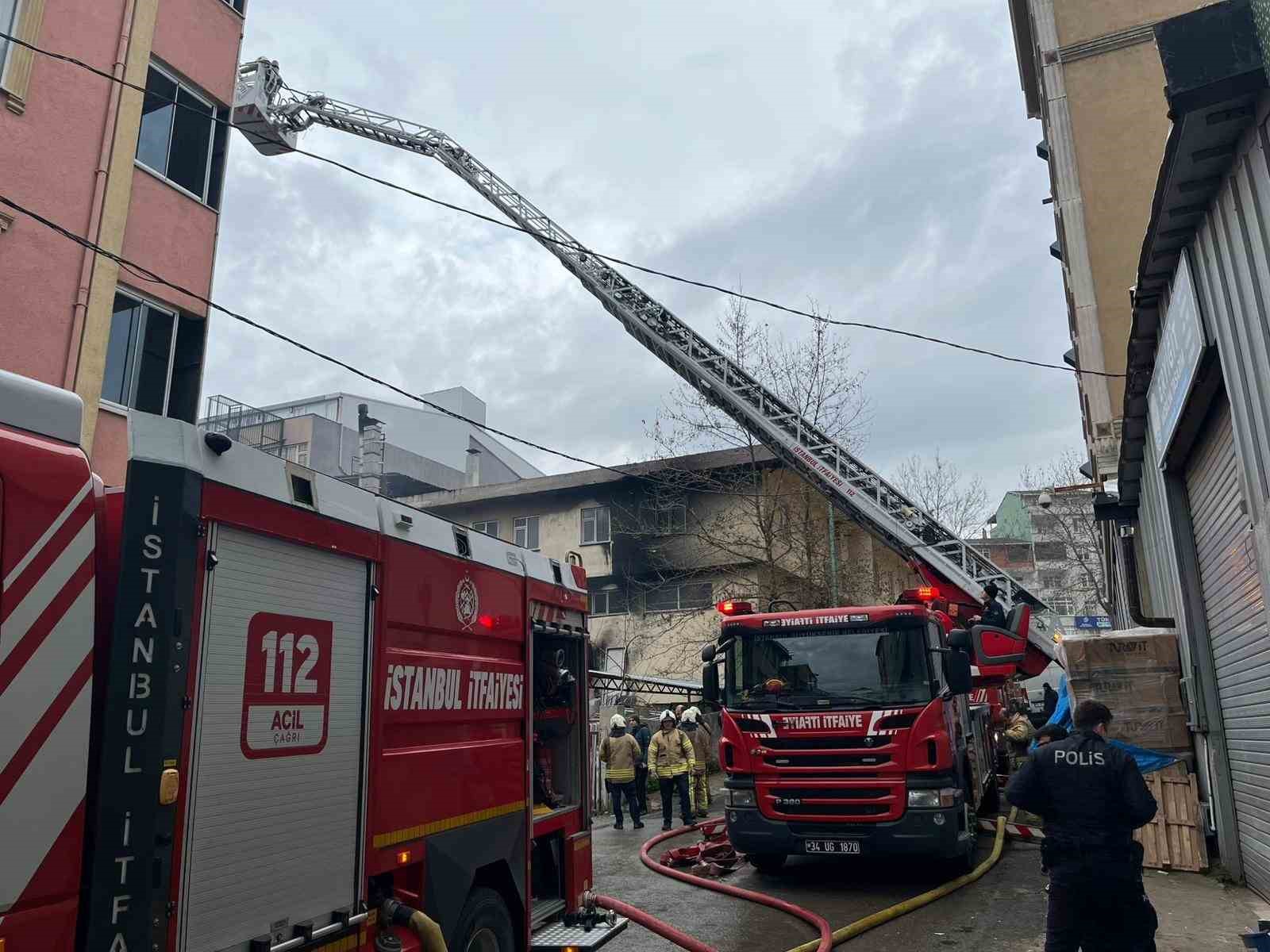 Sultanbeyli’de plastik imalathanesinde korkutan yangın
