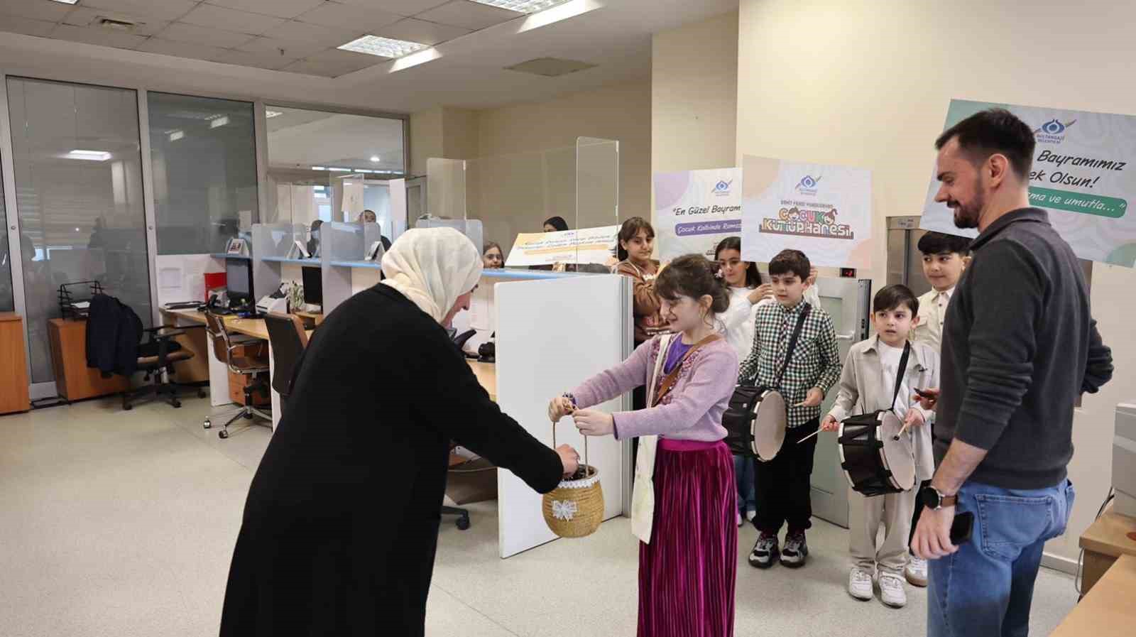 Sultangazi Belediyesi’nde çocuklardan bayram kutlaması
