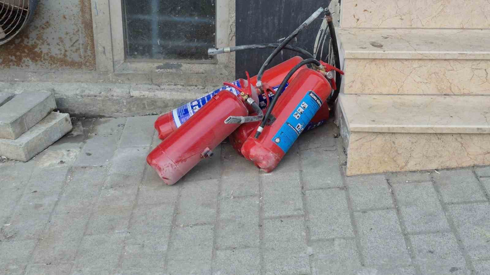 Sultangazi’de kağıt ambalajı yapan iş yerinde korkutan yangın
