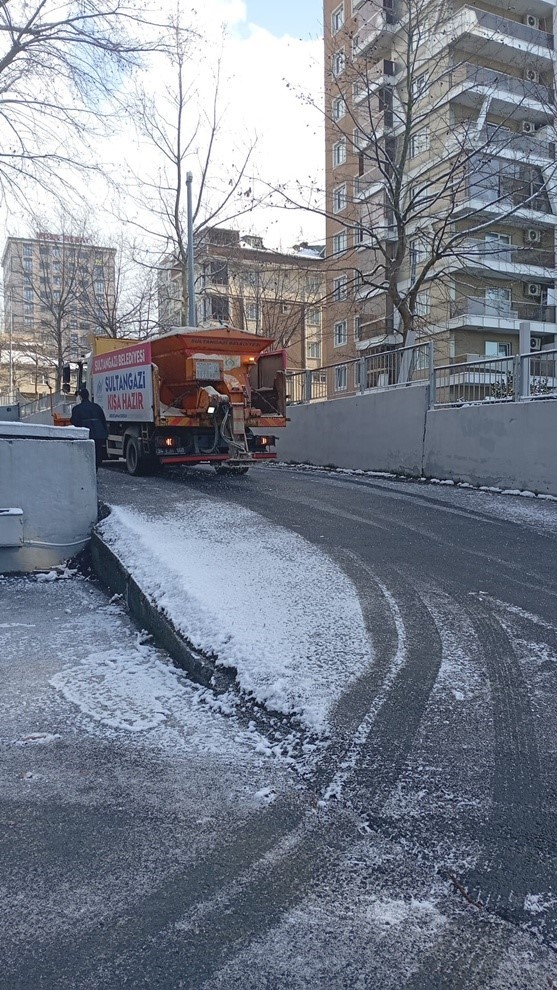 Sultangazi’de kar alarmı
