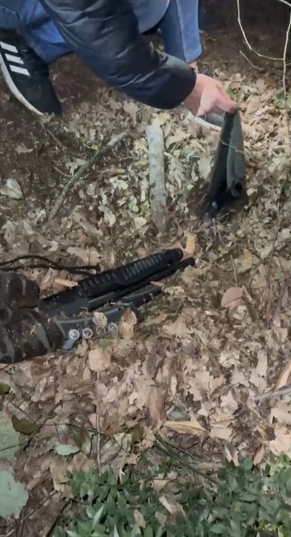 Sultangazi’de kuyumcu soygunu girişimi kamerada: İş yeri sahibine saldırdılar, tutuklandılar
Sultangazi’de kuyumcu soygunu girişimi kamerada: İş yeri sahibine saldırdılar, tutuklandılar