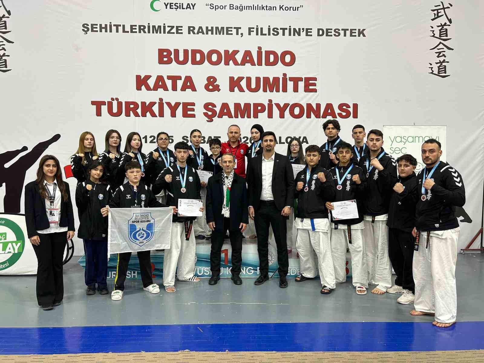 Sultangazili sporculardan altın başarı, bir turnuva 5 birincilik
