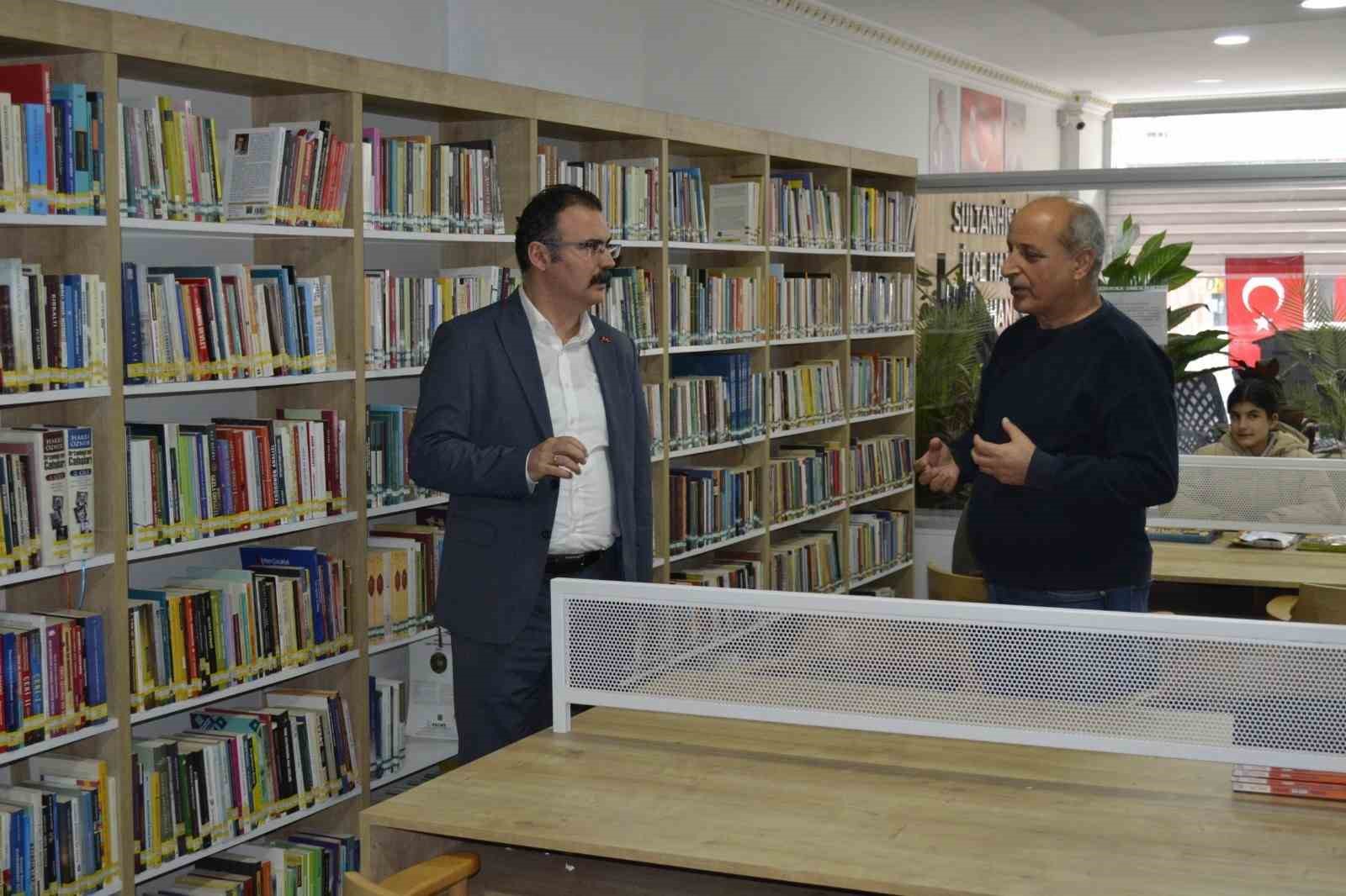 Sultanhisar Kaymakamı Ateş, kütüphanelerde çalışmaları yerinde inceledi
