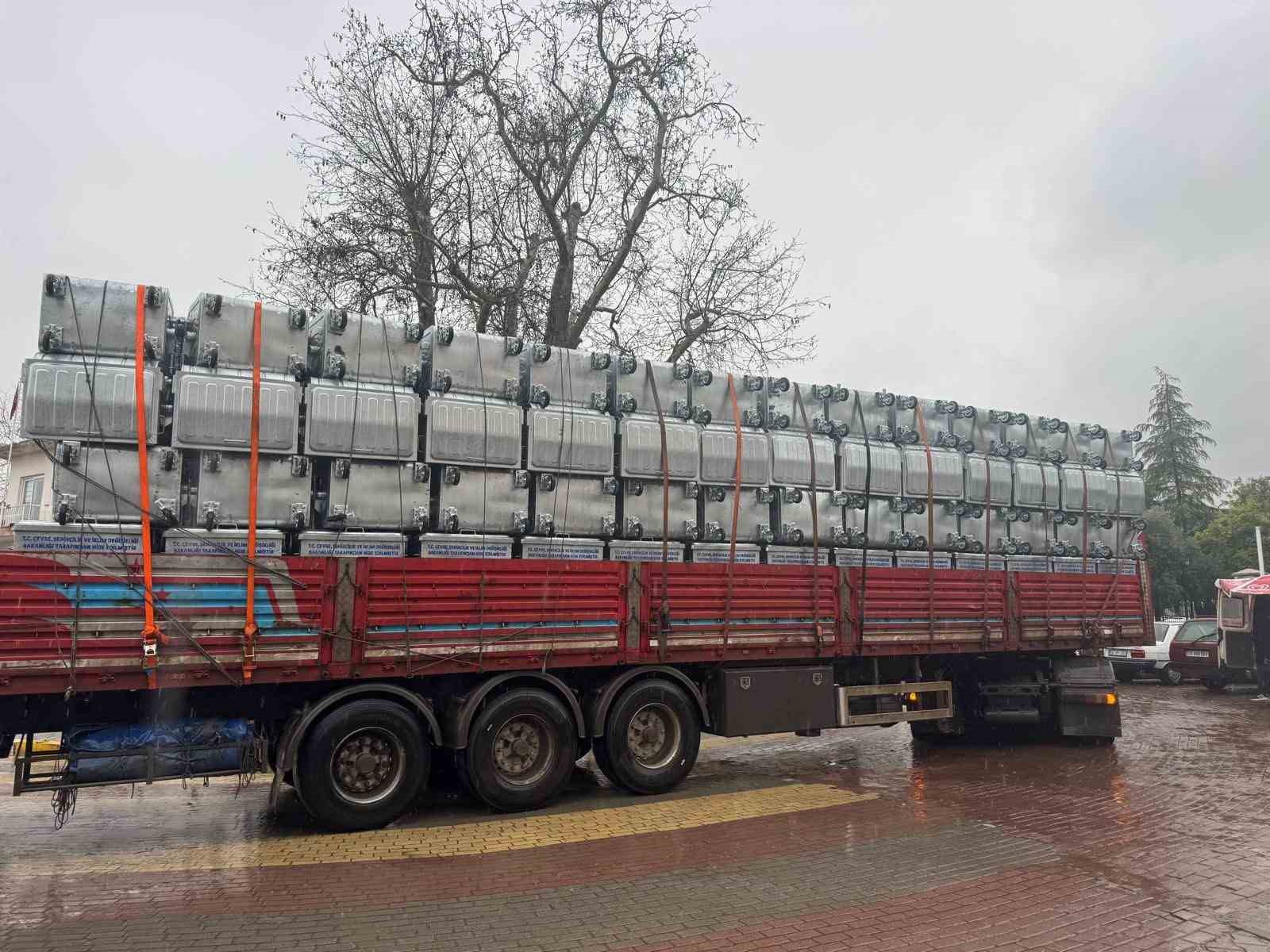 Sultanhisar’a 200 yeni çöp konteyneri
Sultanhisar’a 200 yeni çöp konteyneri