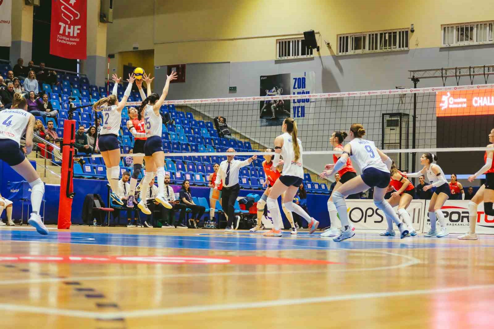 Sultanlar Ligi: Aydın Büyükşehir Belediyespor: 3 - İlbank: 2
