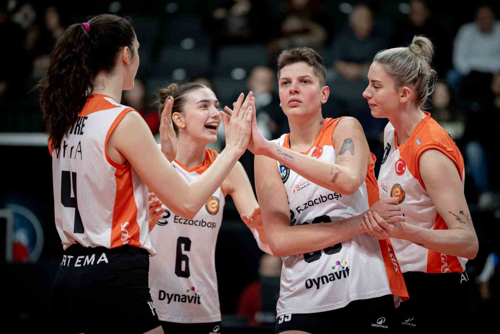 Sultanlar Ligi: Eczacıbaşı Dynavit: 3 - THY: 0
