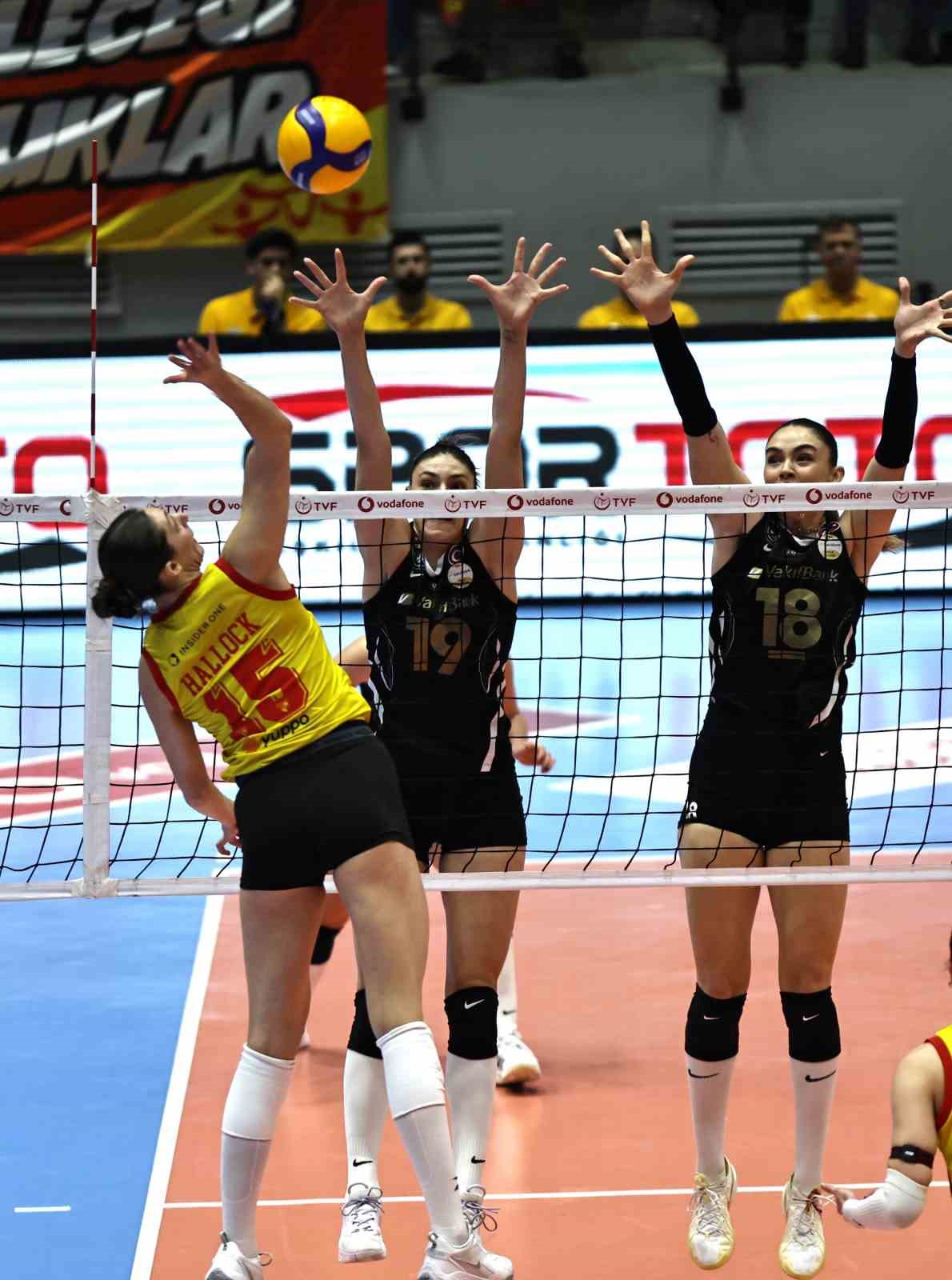 Sultanlar Ligi: Göztepe Voleybol: 1- V. Bank: 3
