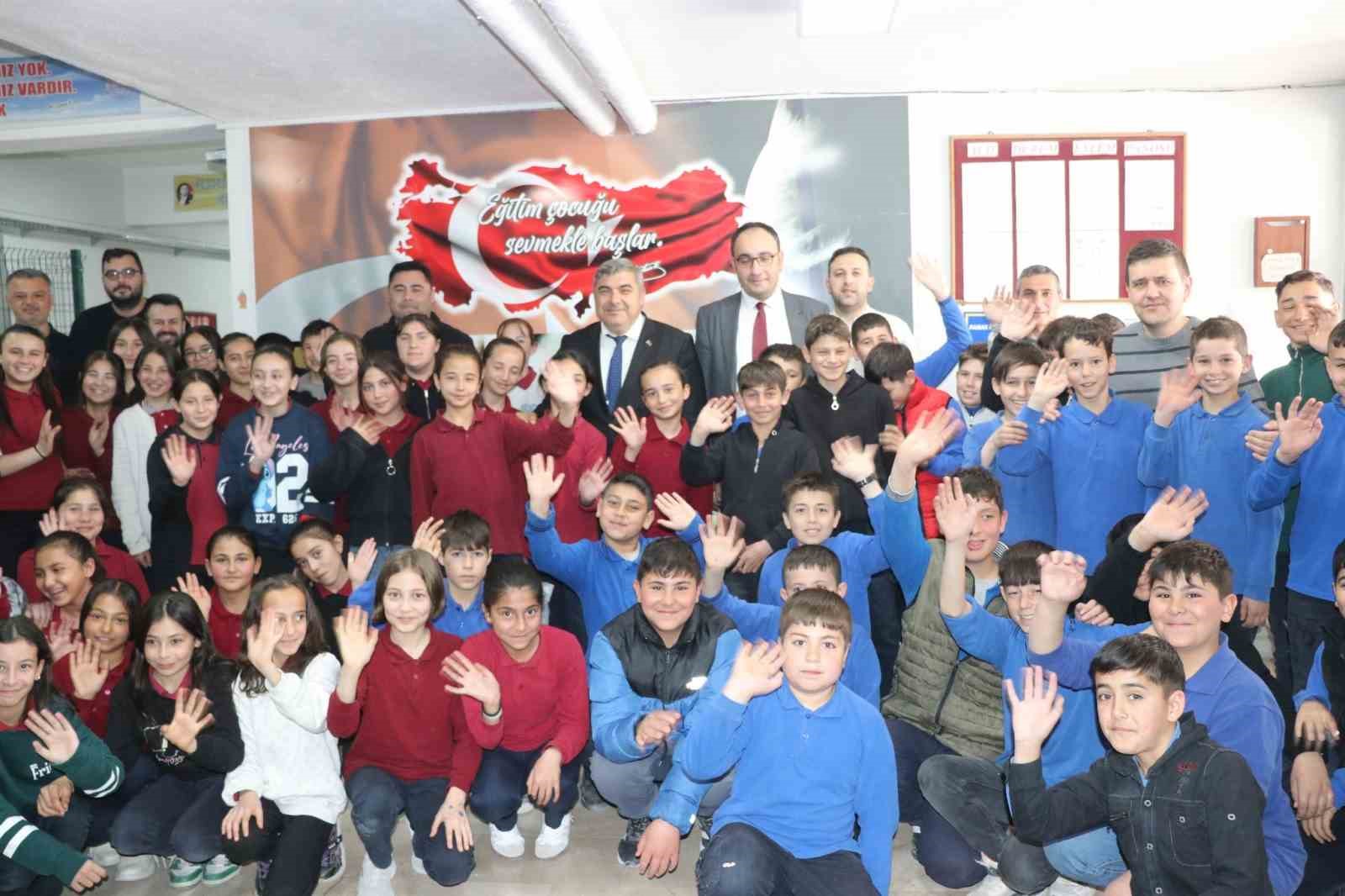 Sünnetci okul programlarına devam ediyor
