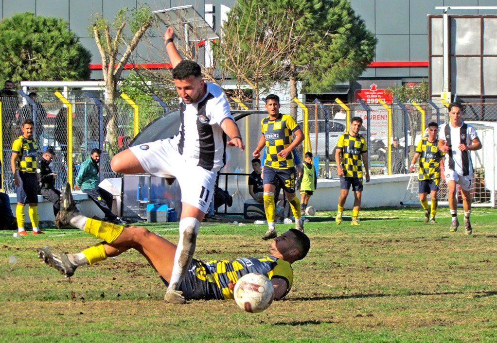 Süper Amatör’de Yerel Derbi Berabere Bitti: Alaçatıspor - Çeşme Belediyespor 2-2
