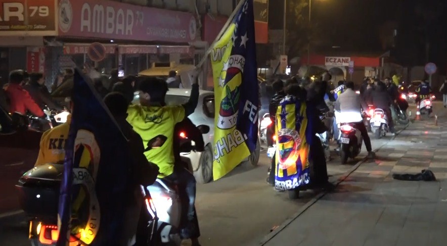 Süper Kupa zaferini Kilis’te motosikletlerle şehir turu atarak kutladılar

