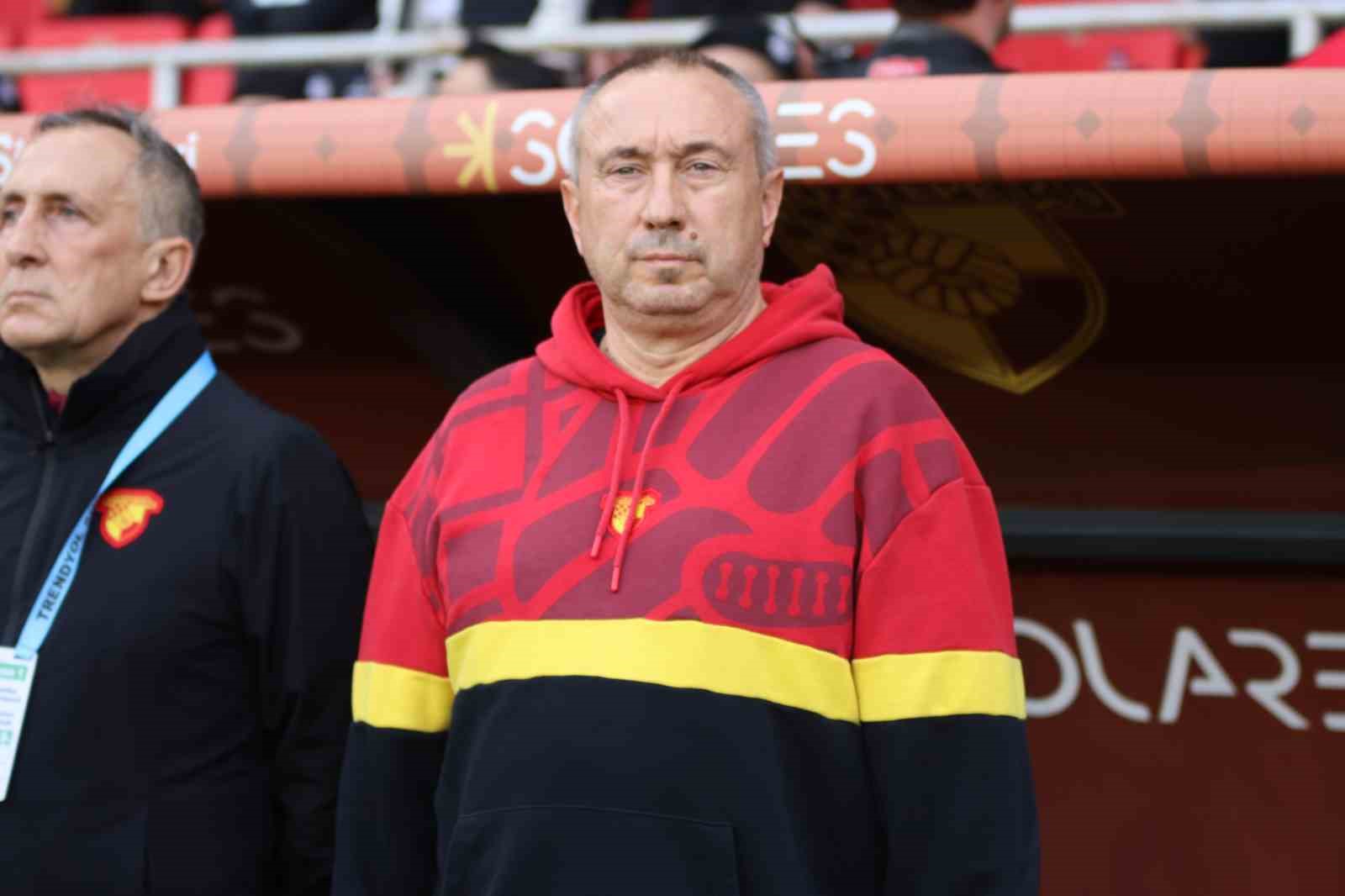 Süper Lig’de istikrarın adı: Okan Buruk ve Stanimir Stoilov
Süper Lig’de istikrarın adı: Okan Buruk ve Stanimir Stoilov