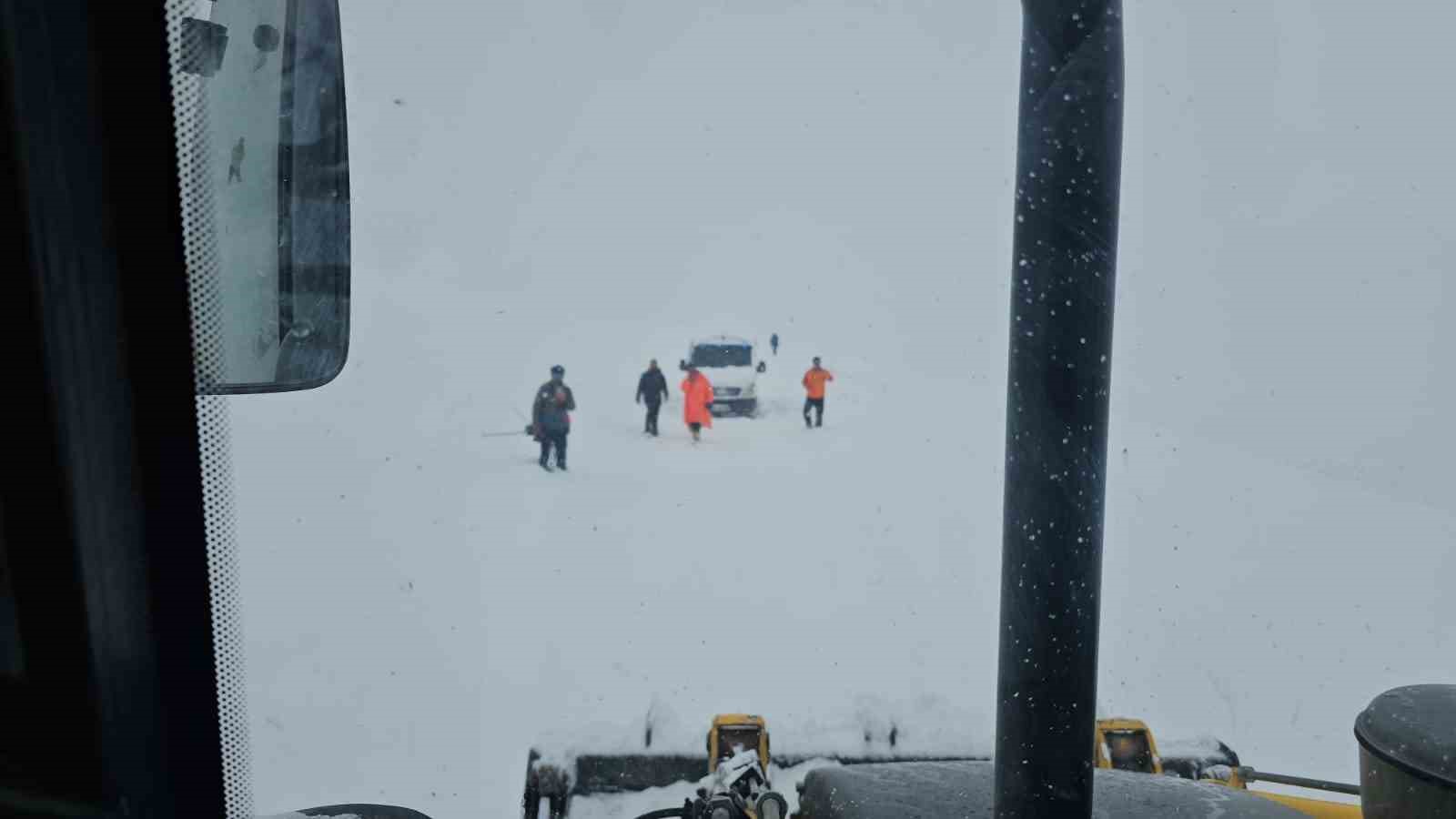 Süphan Dağı’nda mahsur kalan dağcılar kurtarıldı
